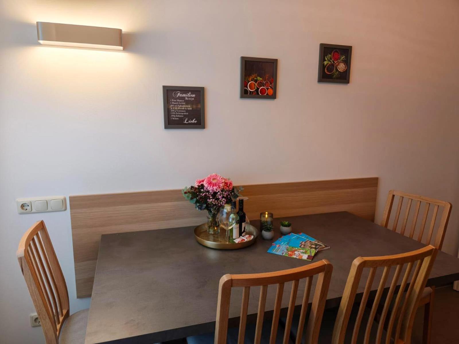 Apartment Falk Homes- Luxus Apartments, Ideal Fuer Geschaeftsreisende & Familien - Nahe Messe, Im Zentrum Nuernbergs Mit Balkon, Arbeitsplatz & Parkplatz, Inkl Grossen Ventilatoren, Handtuecher & Bettwaesche, Playmobilfunpark, Self Check-in Nürnberg