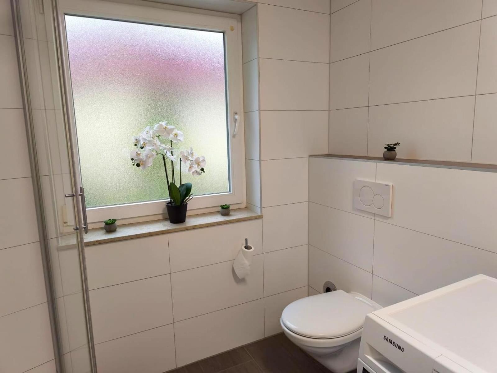 Falk Homes- Luxus Apartments, Ideal Fuer Geschaeftsreisende & Familien - Nahe Messe, Im Zentrum Nuernbergs Mit Balkon, Arbeitsplatz & Parkplatz, Inkl Grossen Ventilatoren, Handtuecher & Bettwaesche, Playmobilfunpark, Self Check-in