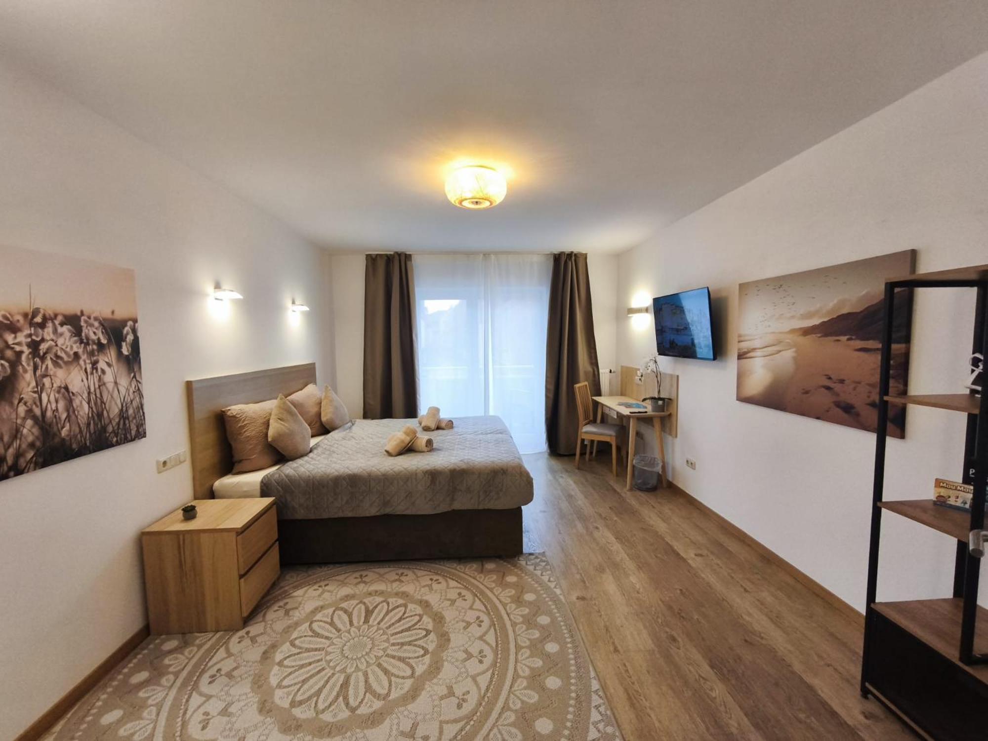 Apartment Falk Homes- Luxus Apartments, Ideal Fuer Geschaeftsreisende & Familien - Nahe Messe, Im Zentrum Nuernbergs Mit Balkon, Arbeitsplatz & Parkplatz, Inkl Grossen Ventilatoren, Handtuecher & Bettwaesche, Playmobilfunpark, Self Check-in