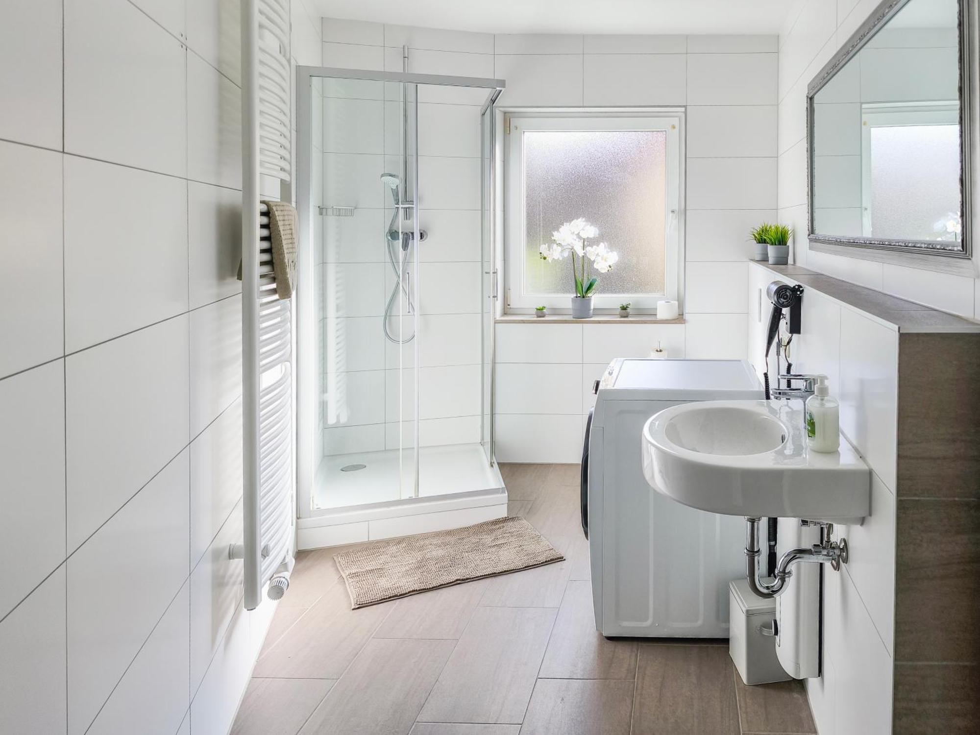 Apartment Falk Homes- Luxus Apartments, Ideal Fuer Geschaeftsreisende & Familien - Nahe Messe, Im Zentrum Nuernbergs Mit Balkon, Arbeitsplatz & Parkplatz, Inkl Grossen Ventilatoren, Handtuecher & Bettwaesche, Playmobilfunpark, Self Check-in