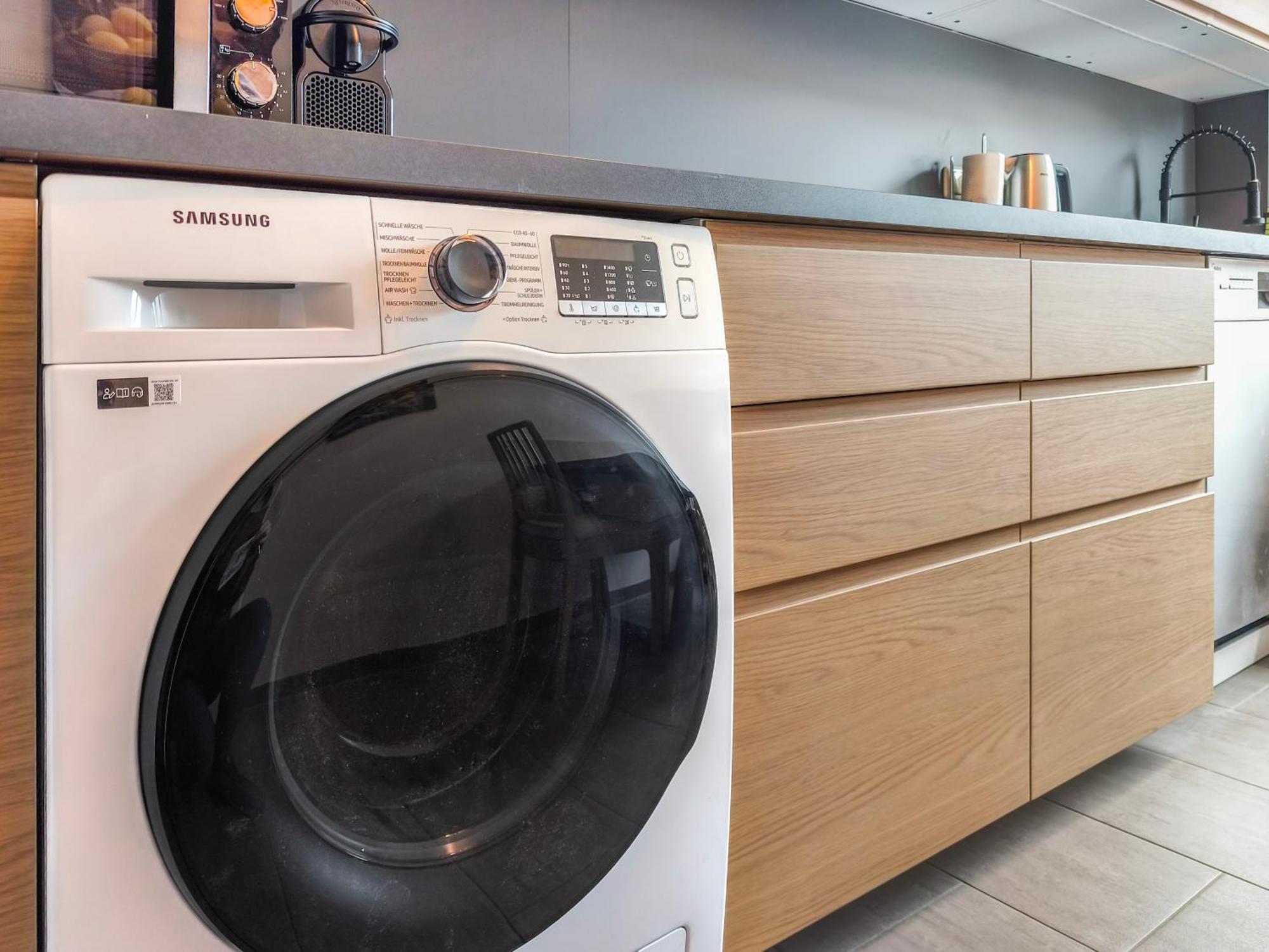 Apartment Falk Homes- Luxus Apartments, Ideal Fuer Geschaeftsreisende & Familien - Nahe Messe, Im Zentrum Nuernbergs Mit Balkon, Arbeitsplatz & Parkplatz, Inkl Grossen Ventilatoren, Handtuecher & Bettwaesche, Playmobilfunpark, Self Check-in