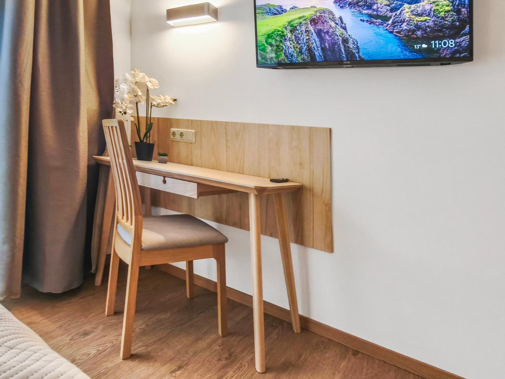 Apartment Falk Homes- Luxus Apartments, Ideal Fuer Geschaeftsreisende & Familien - Nahe Messe, Im Zentrum Nuernbergs Mit Balkon, Arbeitsplatz & Parkplatz, Inkl Grossen Ventilatoren, Handtuecher & Bettwaesche, Playmobilfunpark, Self Check-in *